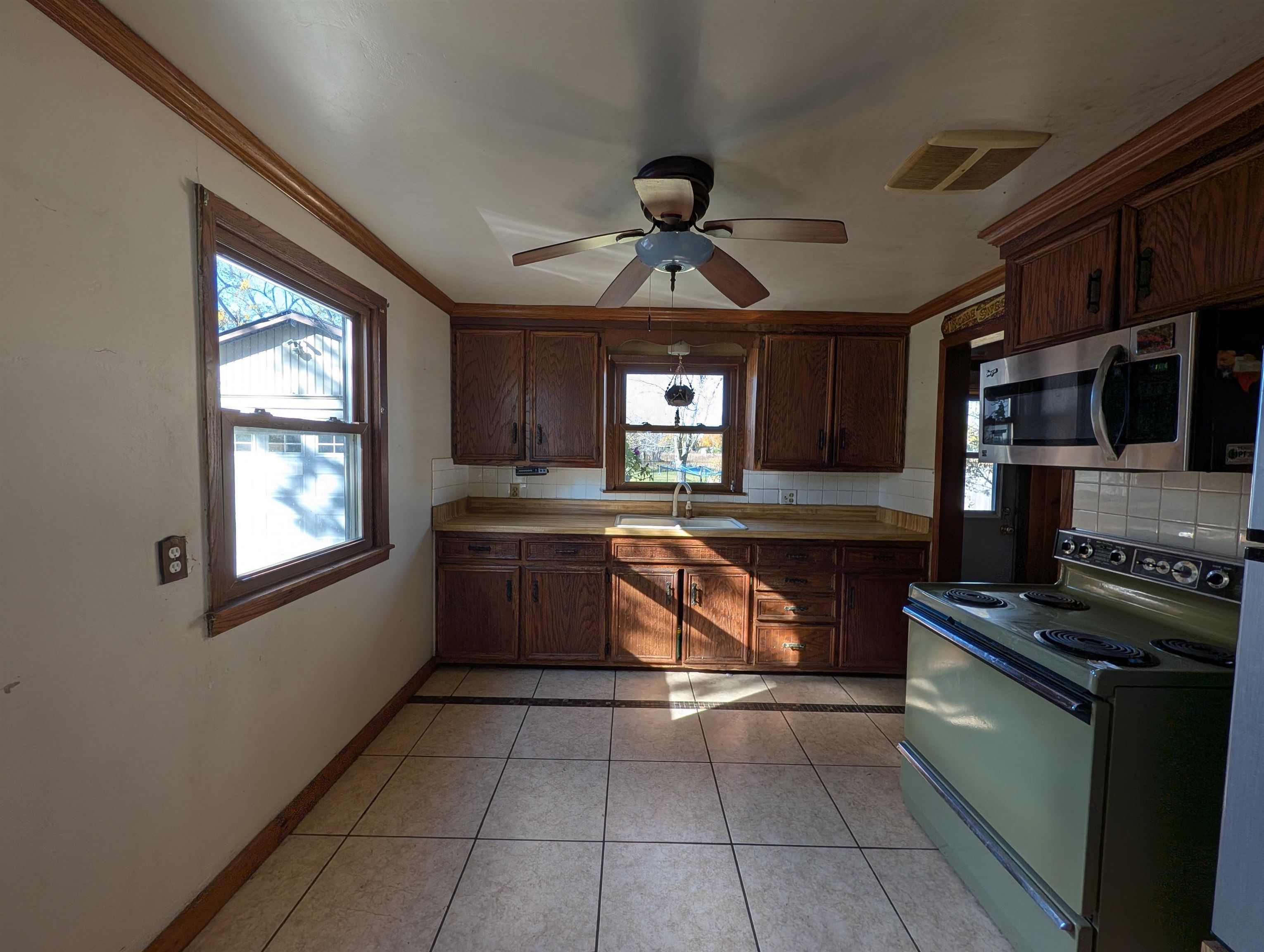 607 Hunters Point Road Neenah, WI 54956 - Photo 13 of 31