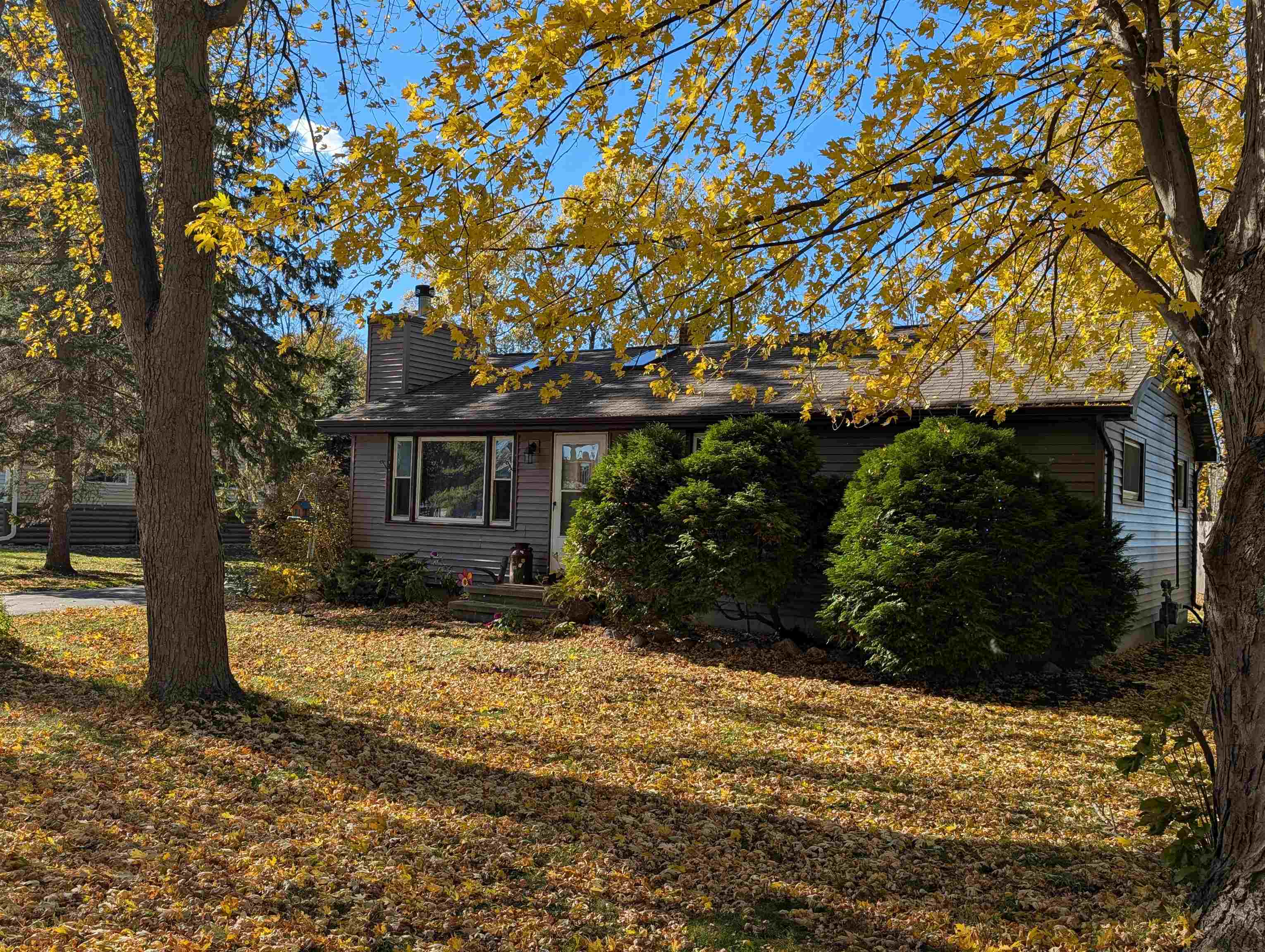 607 Hunters Point Road Neenah, WI 54956 - Photo 5 of 31