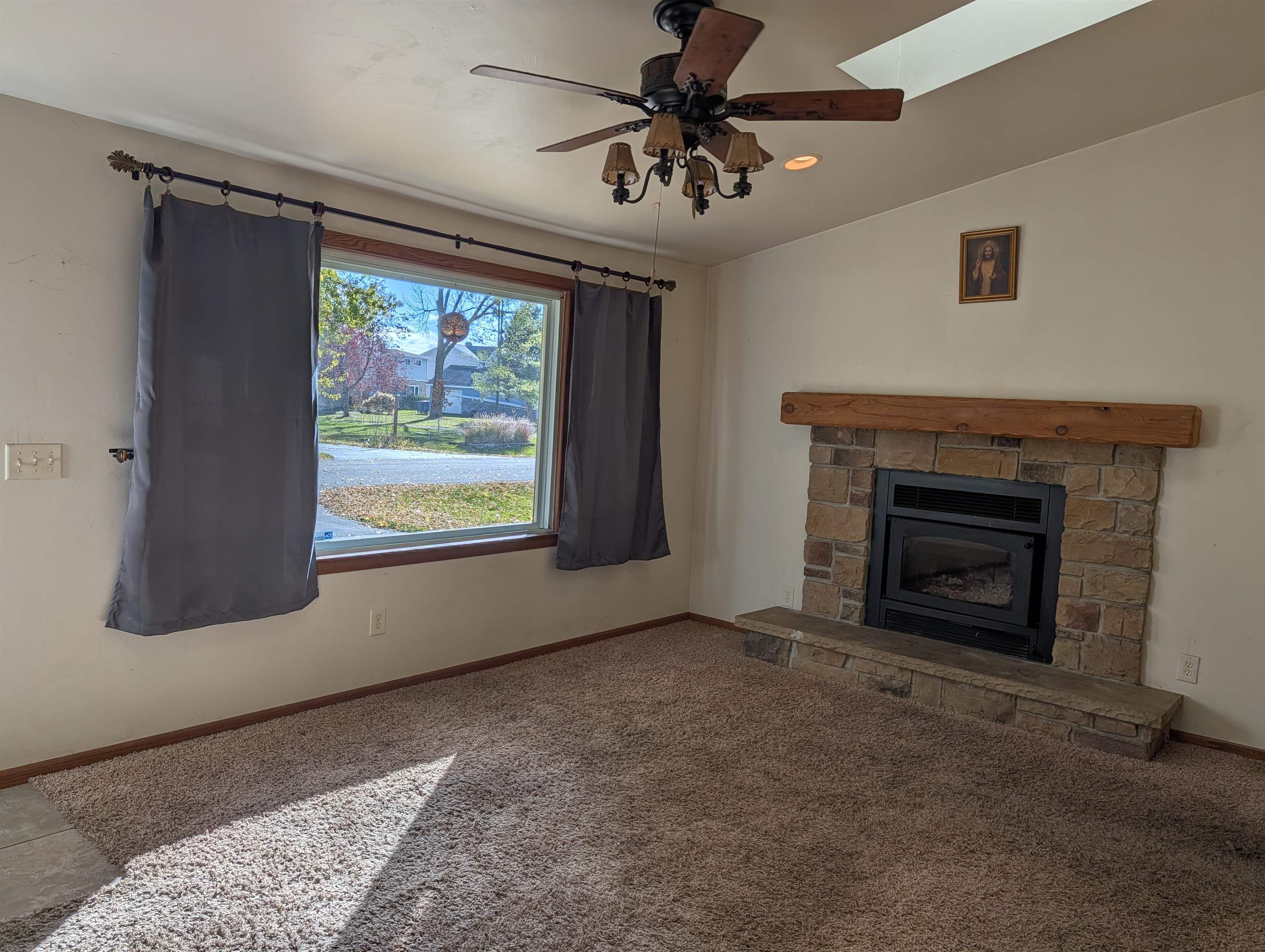 607 Hunters Point Road Neenah, WI 54956 - Photo 8 of 31