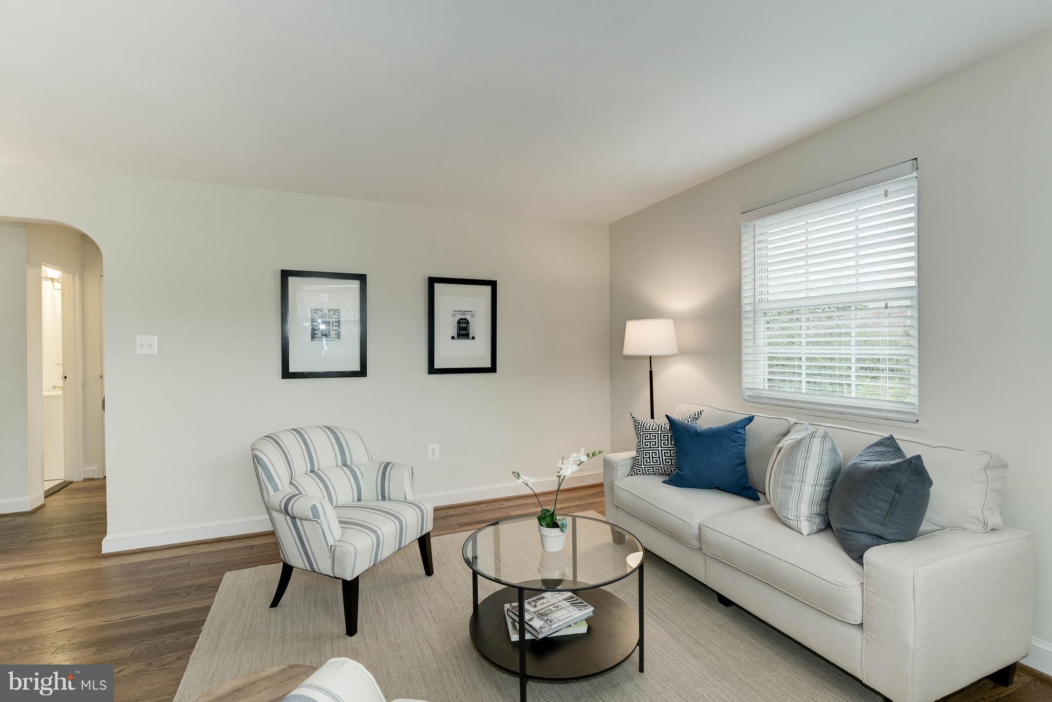 5224 8th Road South, Unit 7 Arlington, VA 22204 - Photo 12 of 28 Living Room