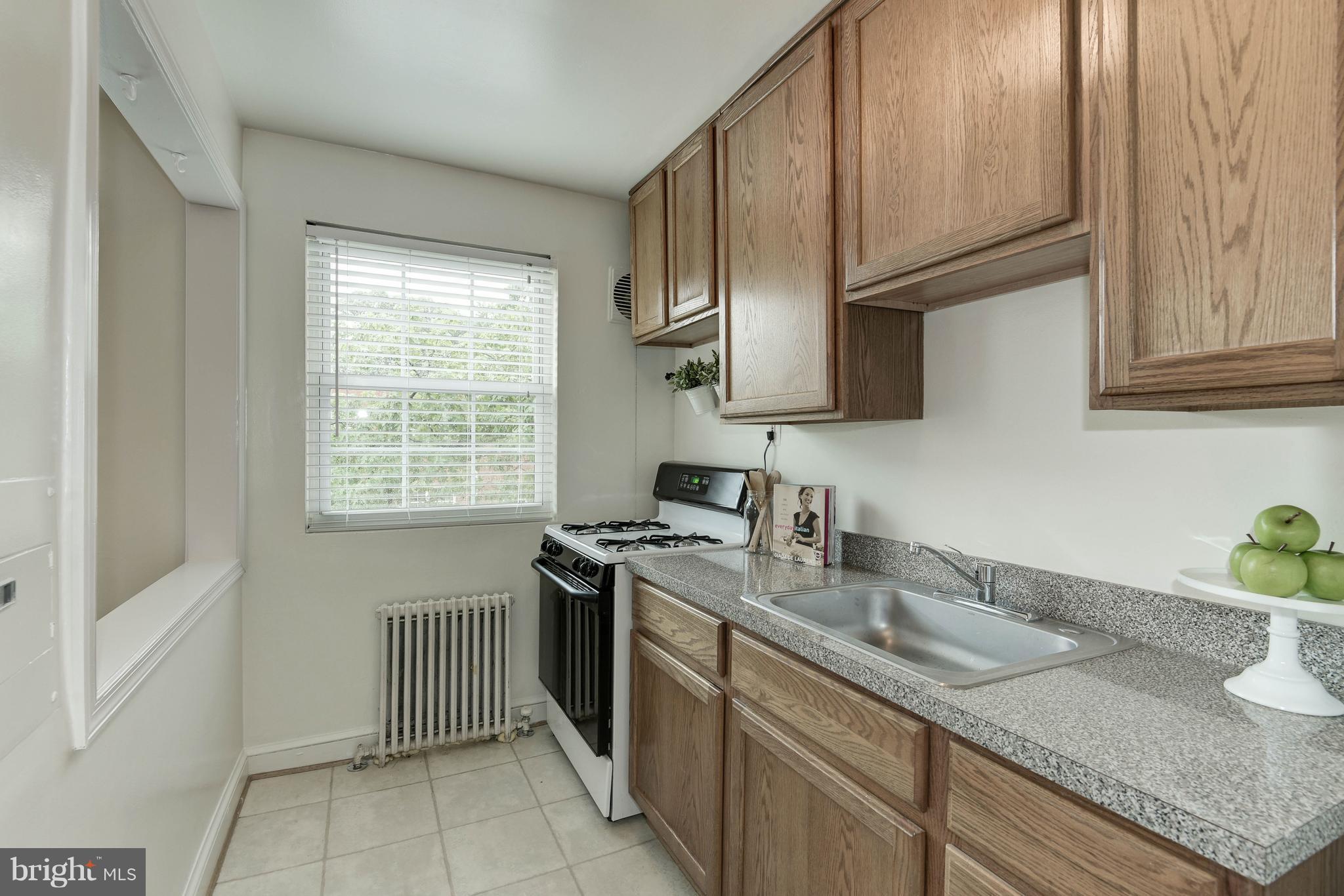 5224 8th Road South, Unit 7 Arlington, VA 22204 - Photo 17 of 28 Kitchen