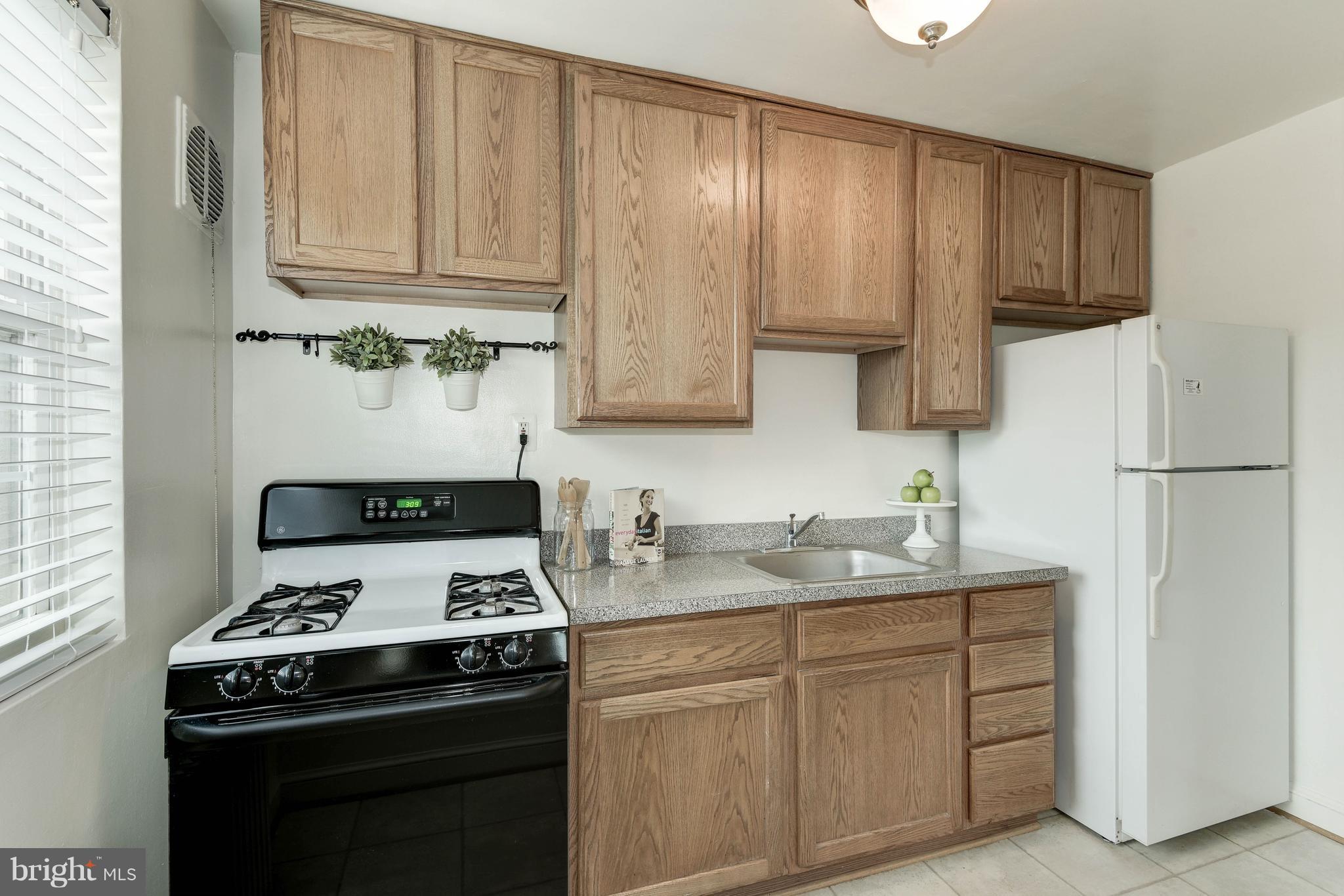 5224 8th Road South, Unit 7 Arlington, VA 22204 - Photo 18 of 28 Kitchen