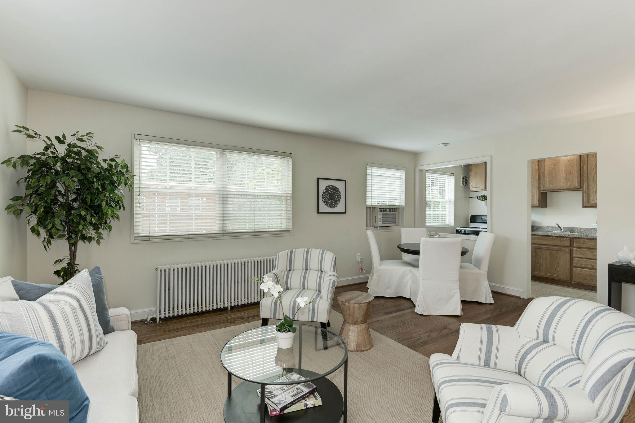 5224 8th Road South, Unit 7 Arlington, VA 22204 - Photo 10 of 28 Living Room