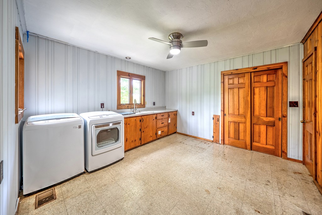 241 Boulevard Street Murphy, NC 28906 - Photo 8 of 44