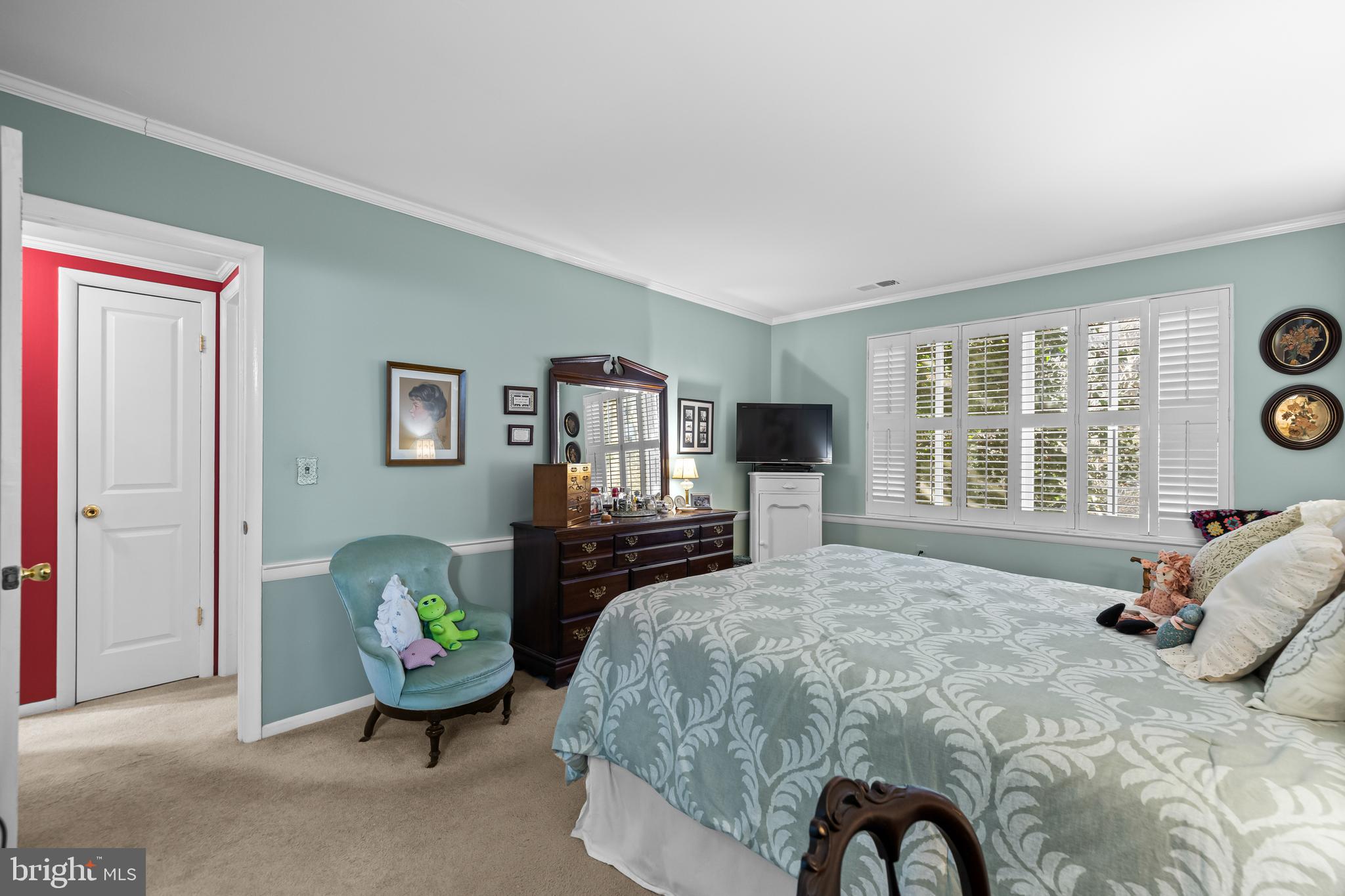 107 Cross Keys Road, Unit R107C Baltimore, MD 21210 - Photo 27 of 40 a bedroom with a bed and window