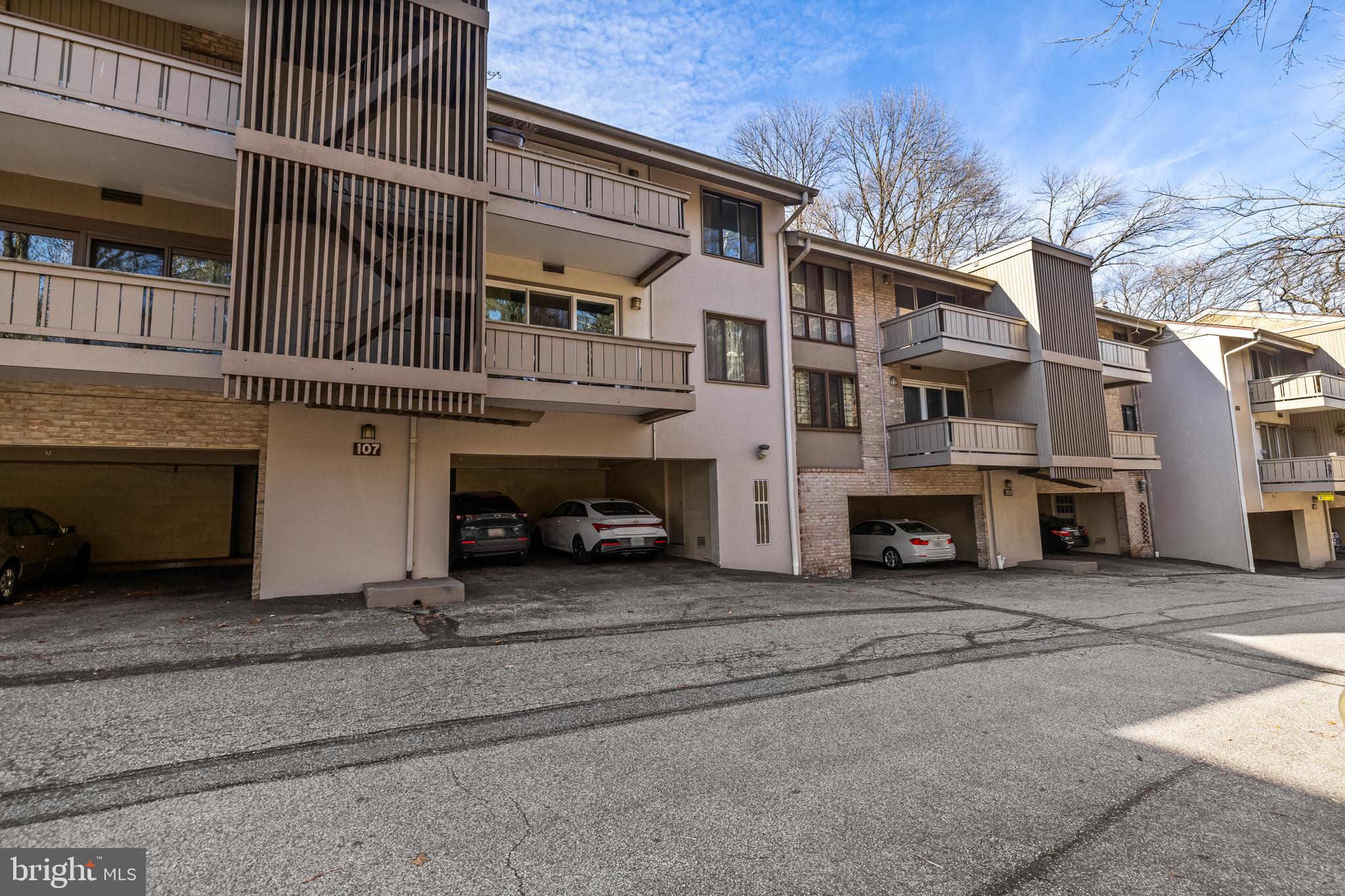 107 Cross Keys Road, Unit R107C Baltimore, MD 21210 - Photo 5 of 40 a house view with a outdoor space