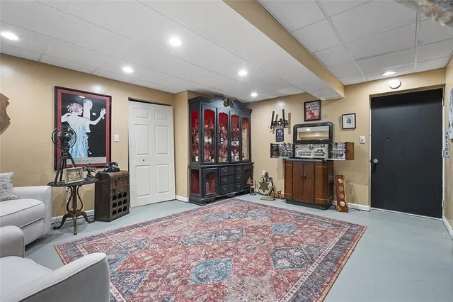 a view of a livingroom with furniture and closet
