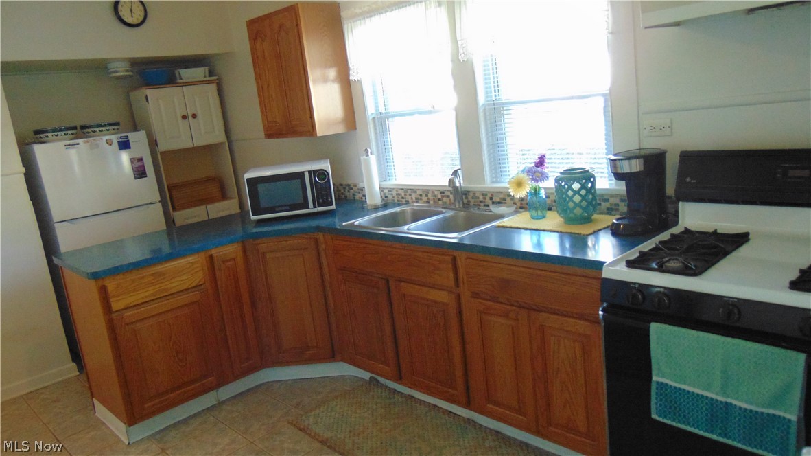 34090 Roberts Road Eastlake, OH 44095 - Photo 16 of 42