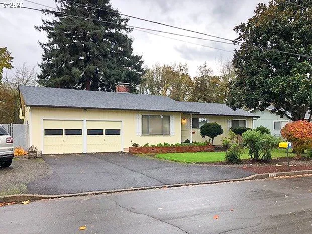 a house view with a outdoor space