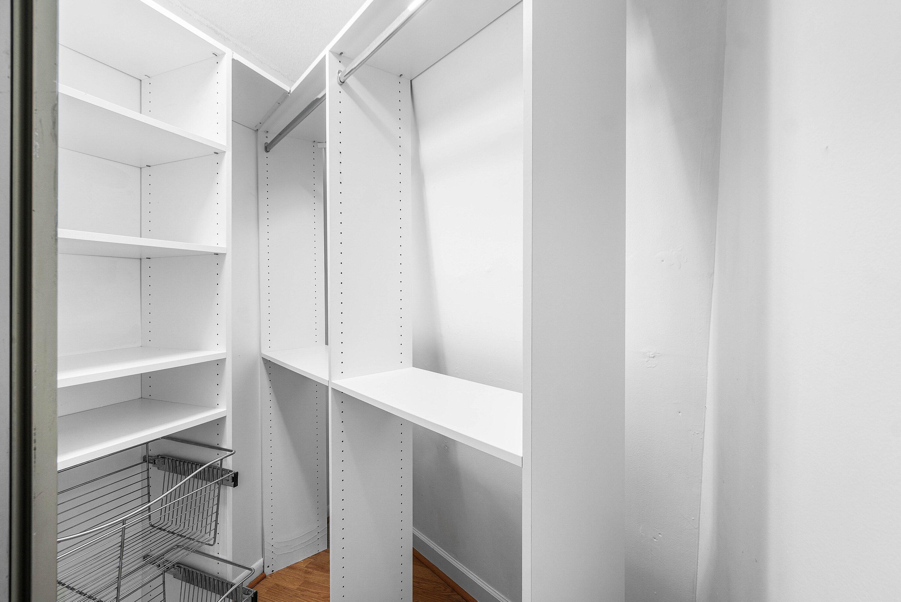 8122 Thames Boulevard, Unit C Boca Raton, FL 33433 - Photo 25 of 43 Guest Closet