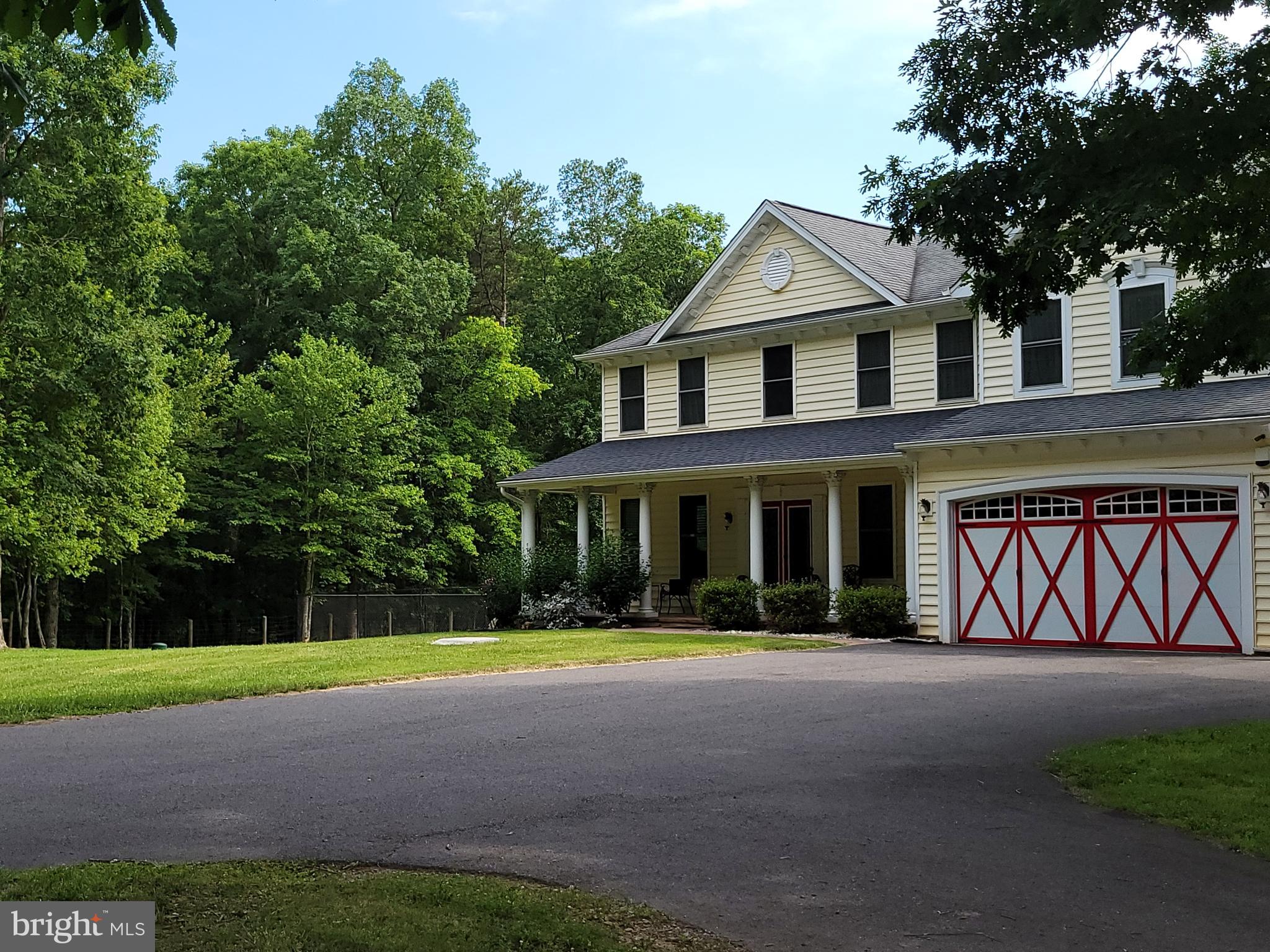 Prestine Home with so much to delight you!!