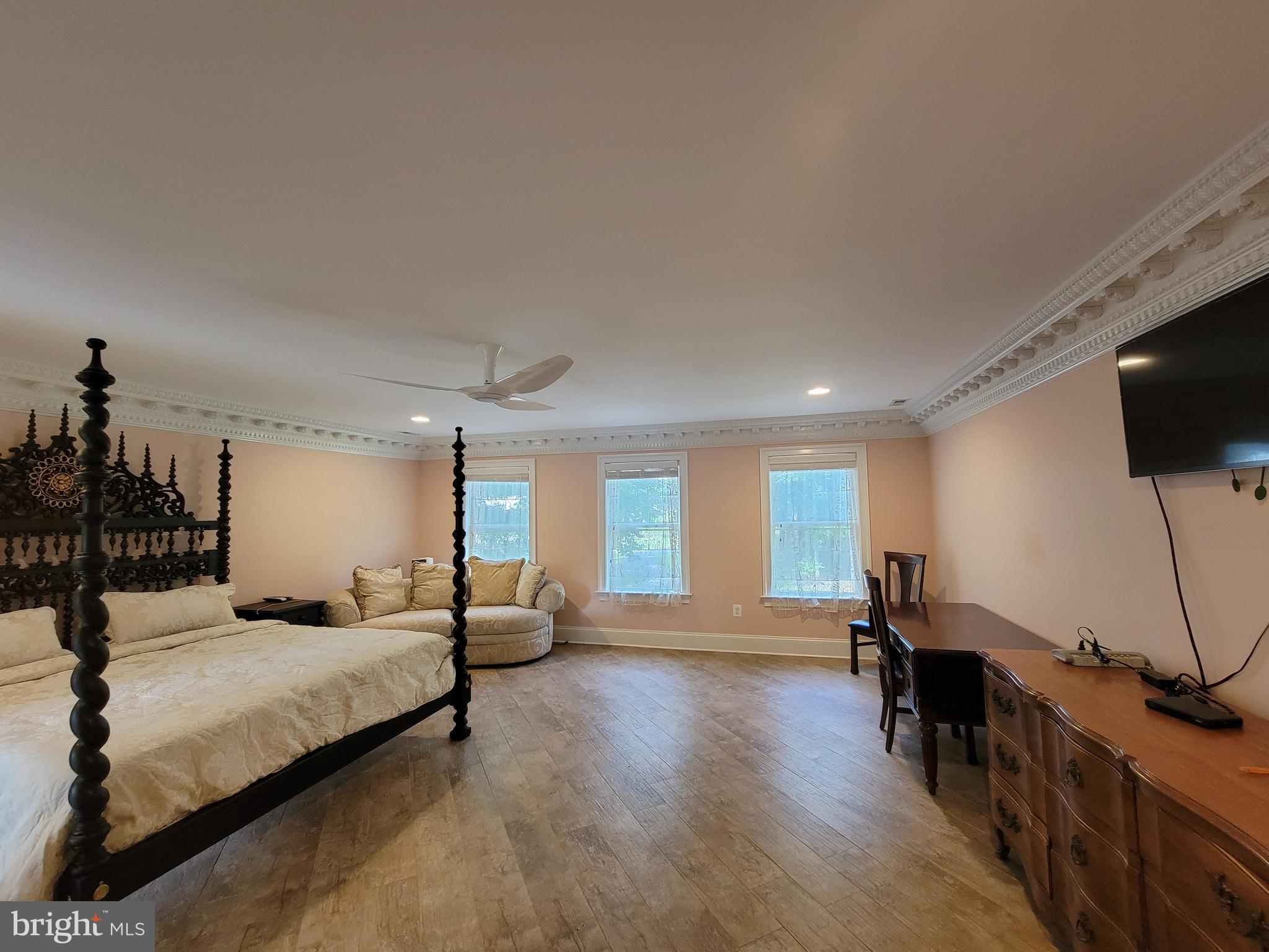 22354 Dragoon Road Lignum, VA 22726 - Photo 44 of 74 The crown molding is spectacular