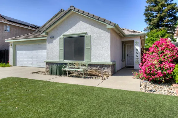 $399,900 | 1955 Backowski Avenue, Clovis, CA 93611