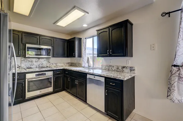 $399,900 | 1955 Backowski Avenue, Clovis, CA 93611