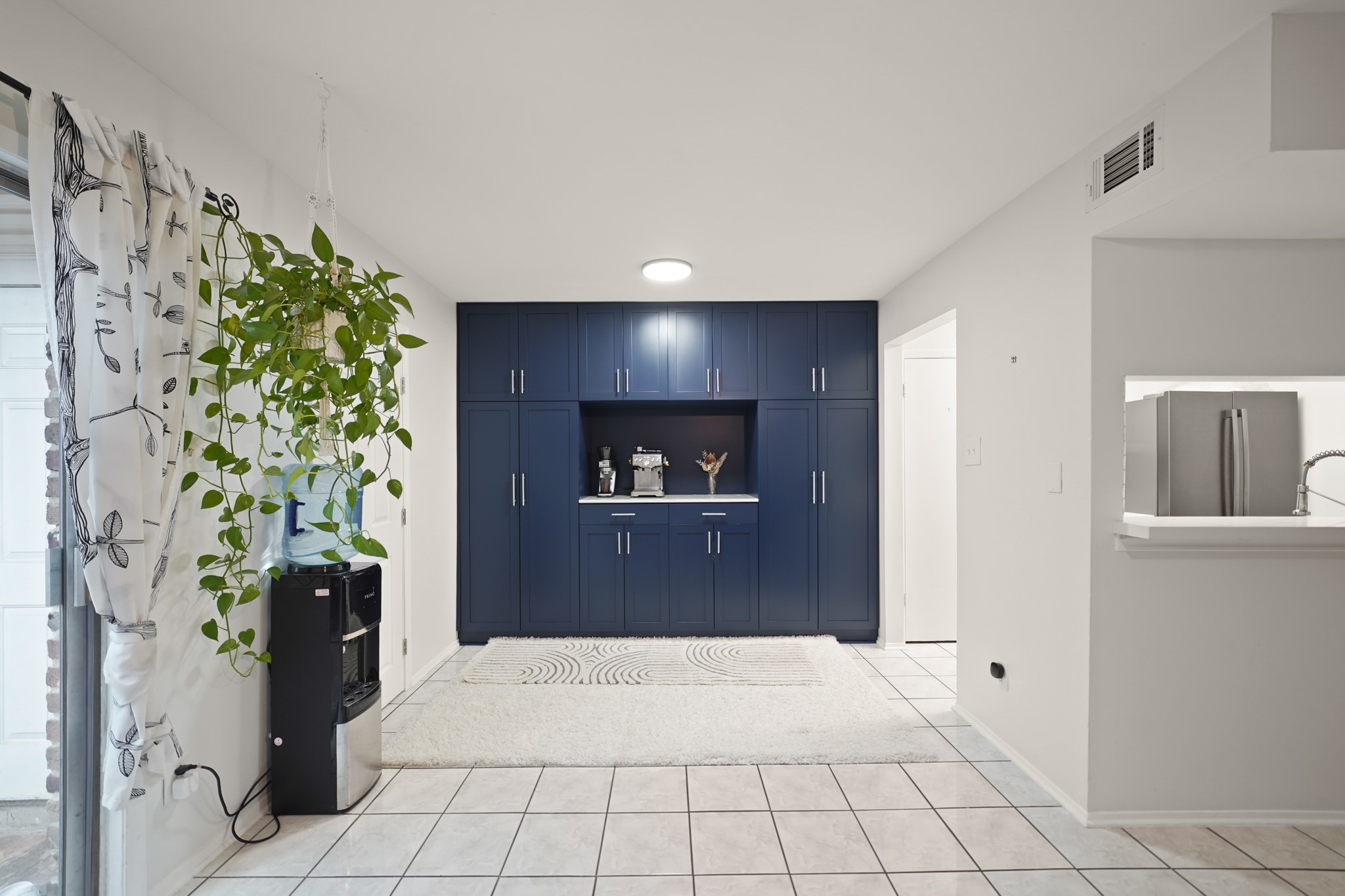 1235 Witte Road, Unit 8 Houston, TX 77055 - Photo 5 of 20 a view of an entryway