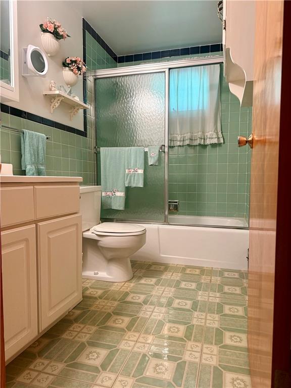 151 Huntingdon Road Wyano, PA 15695 - Photo 26 of 36 a bathroom with a toilet and a shower