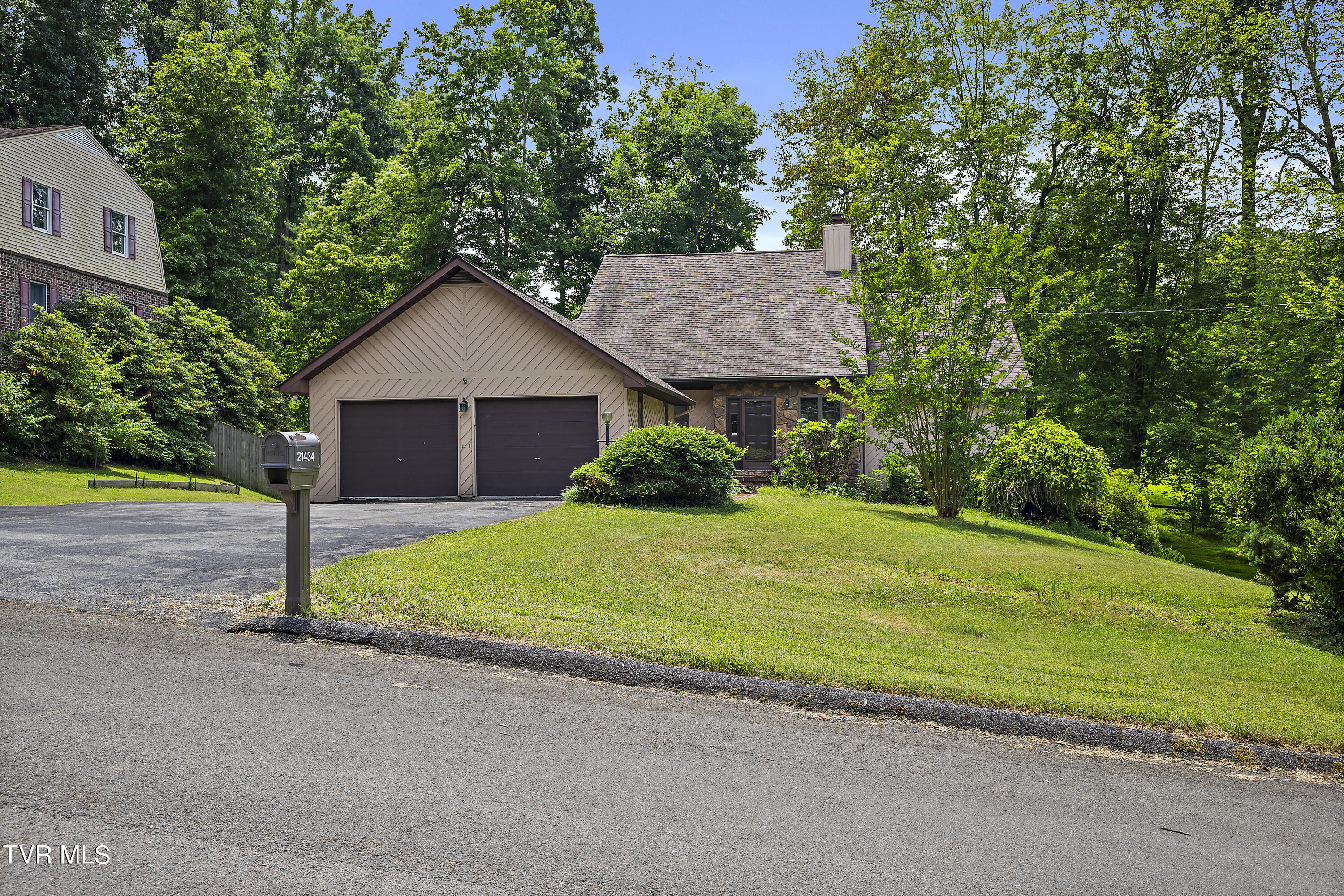 21434 Plantation Road Bristol, VA 24202 - Photo 45 of 45 128A3008