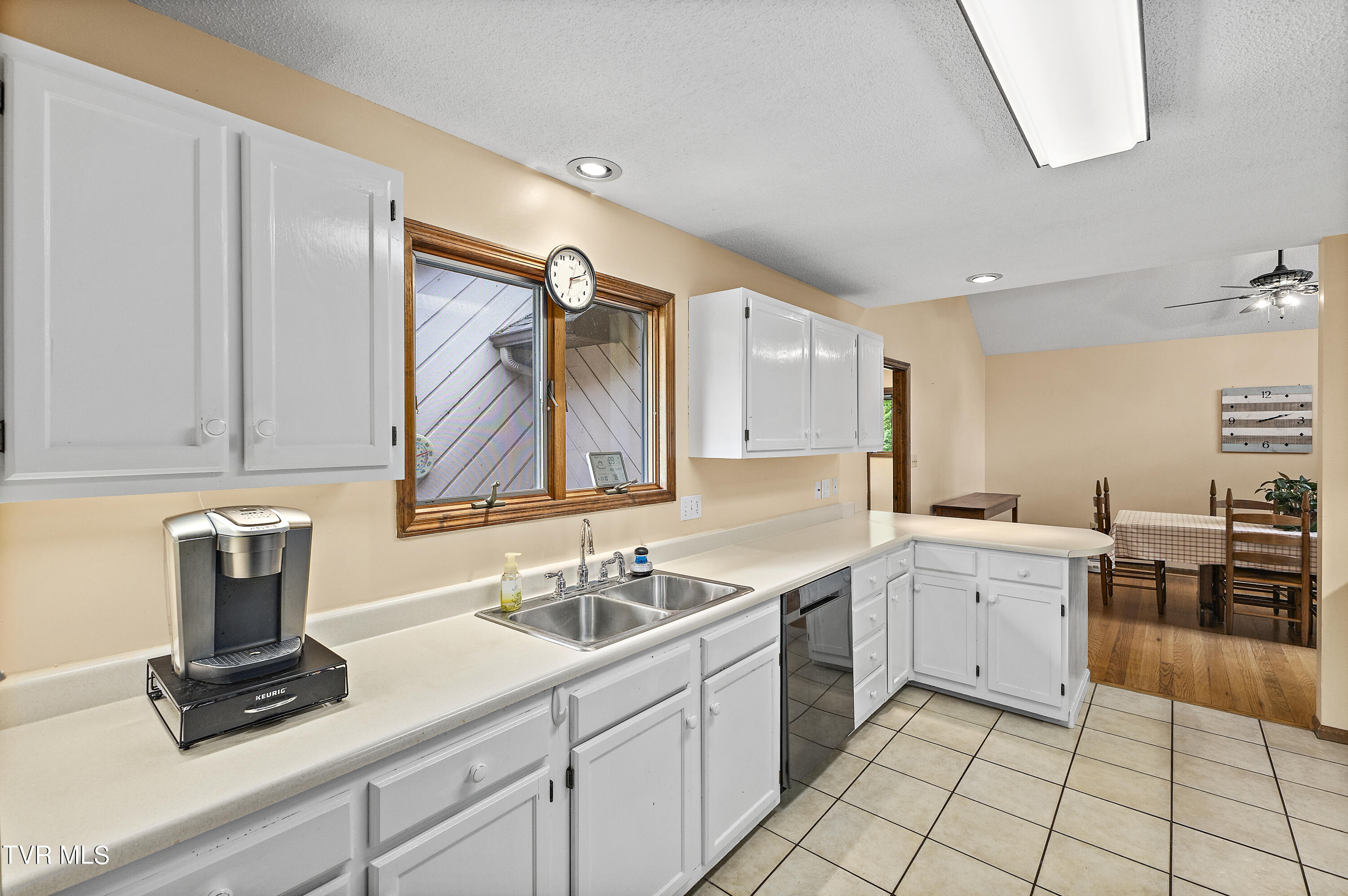 21434 Plantation Road Bristol, VA 24202 - Photo 6 of 45 128A3037