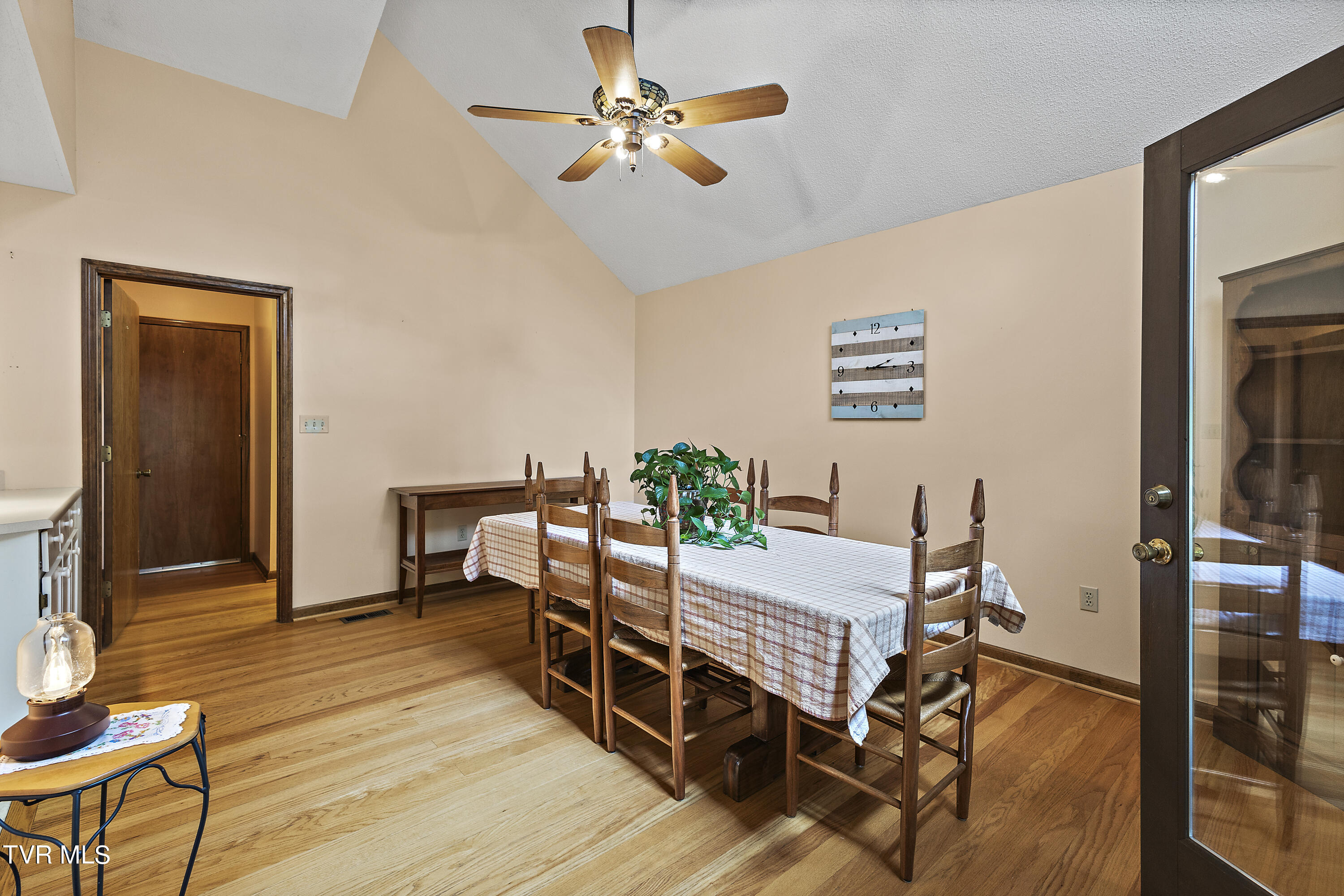 21434 Plantation Road Bristol, VA 24202 - Photo 10 of 45 128A3059