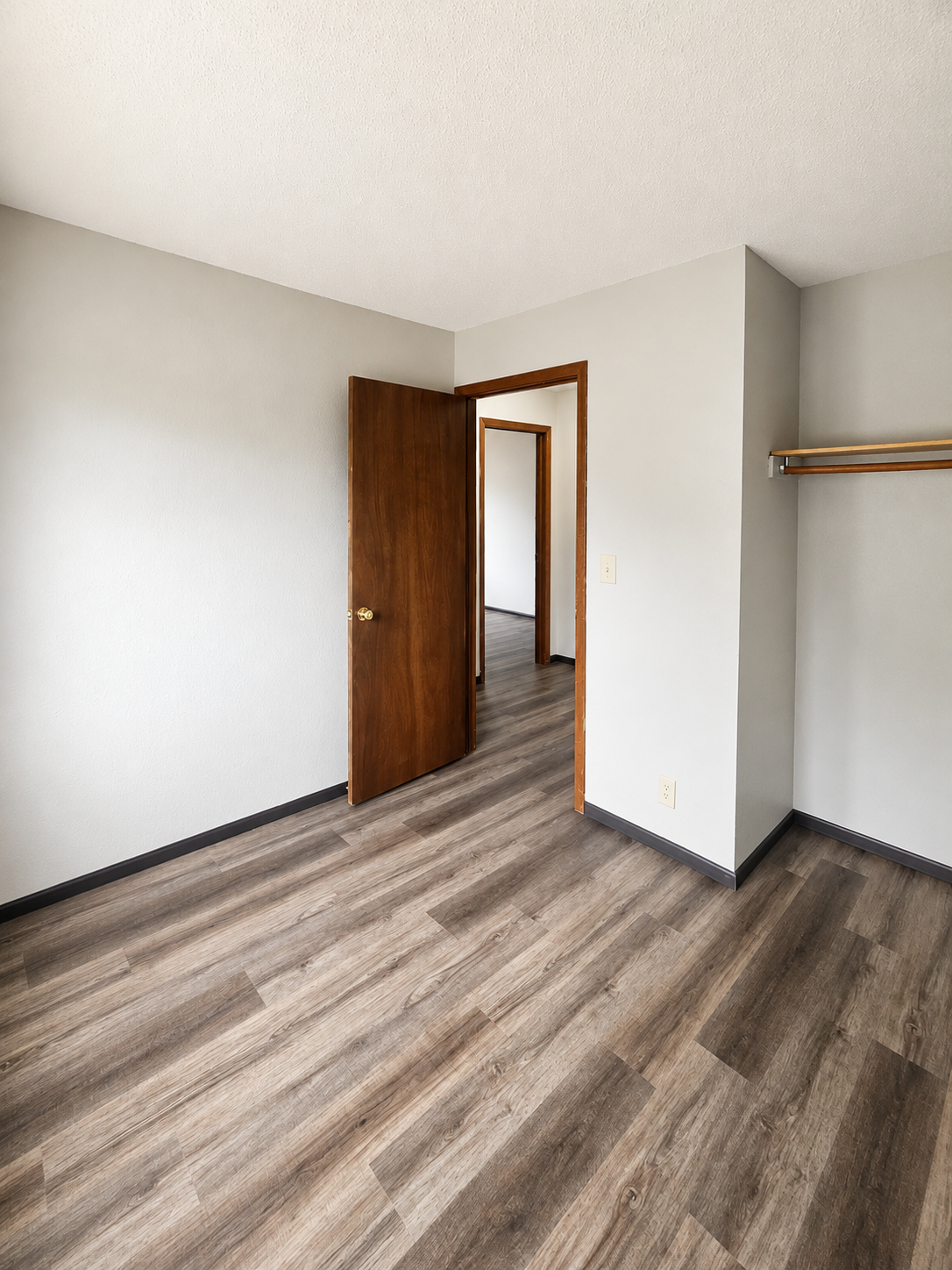 222 6th Street Southwest, Unit 2 Madelia, MN 56062 - Photo 4 of 9