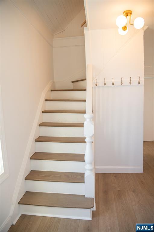 46 Garden Place, Unit 2 Edgewater, NJ 07020 - Photo 3 of 30