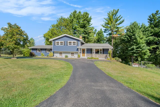 $425,000 | 1520 Lamphere Street, Hillsdale, MI 49242