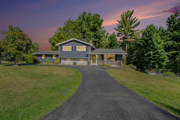 $425,000 | 1520 Lamphere Street, Hillsdale, MI 49242