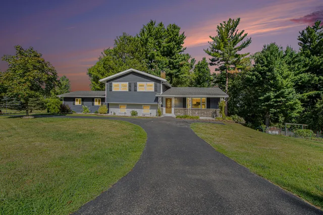 $425,000 | 1520 Lamphere Street, Hillsdale, MI 49242