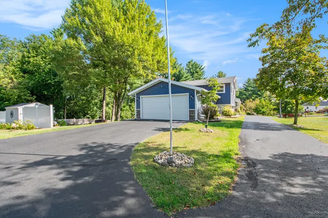 $425,000 | 1520 Lamphere Street, Hillsdale, MI 49242