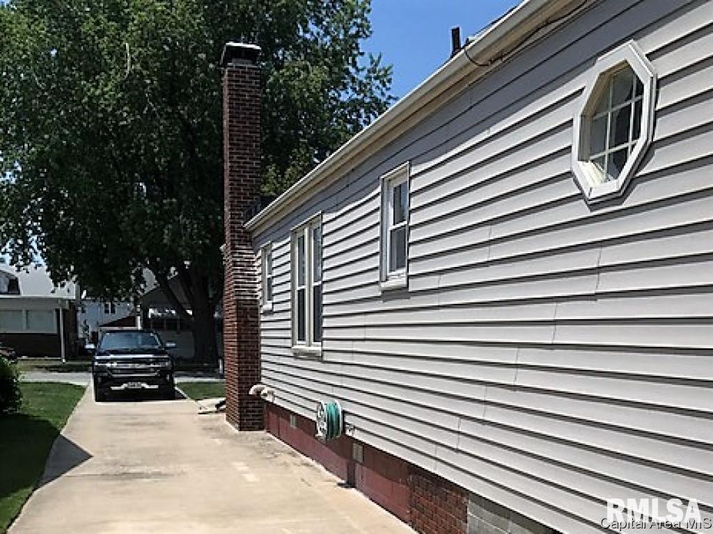 2032 North 7th Street Springfield, IL 62702 - Photo 4 of 30