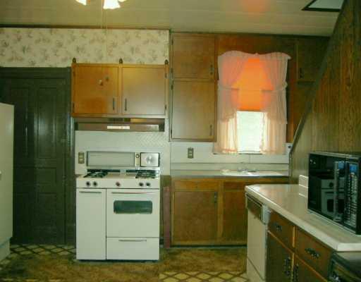 1011 Lake Street McKees Rocks, PA 15136 - Photo 3 of 8 Kitchen.