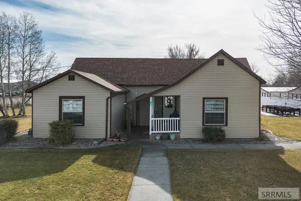$500,000 | 713 Highway 39, Blackfoot, ID 83221