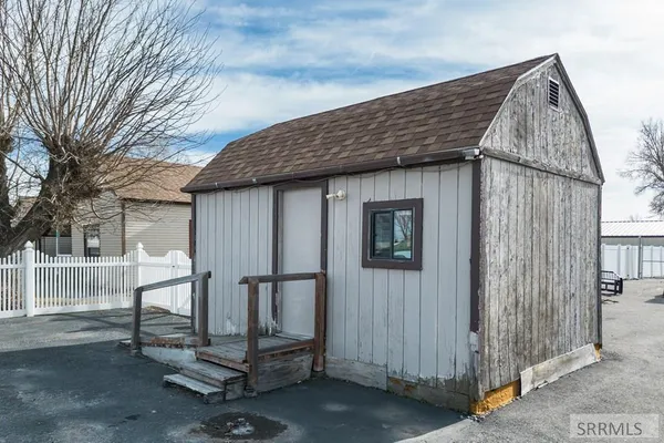 $500,000 | 713 Highway 39, Blackfoot, ID 83221