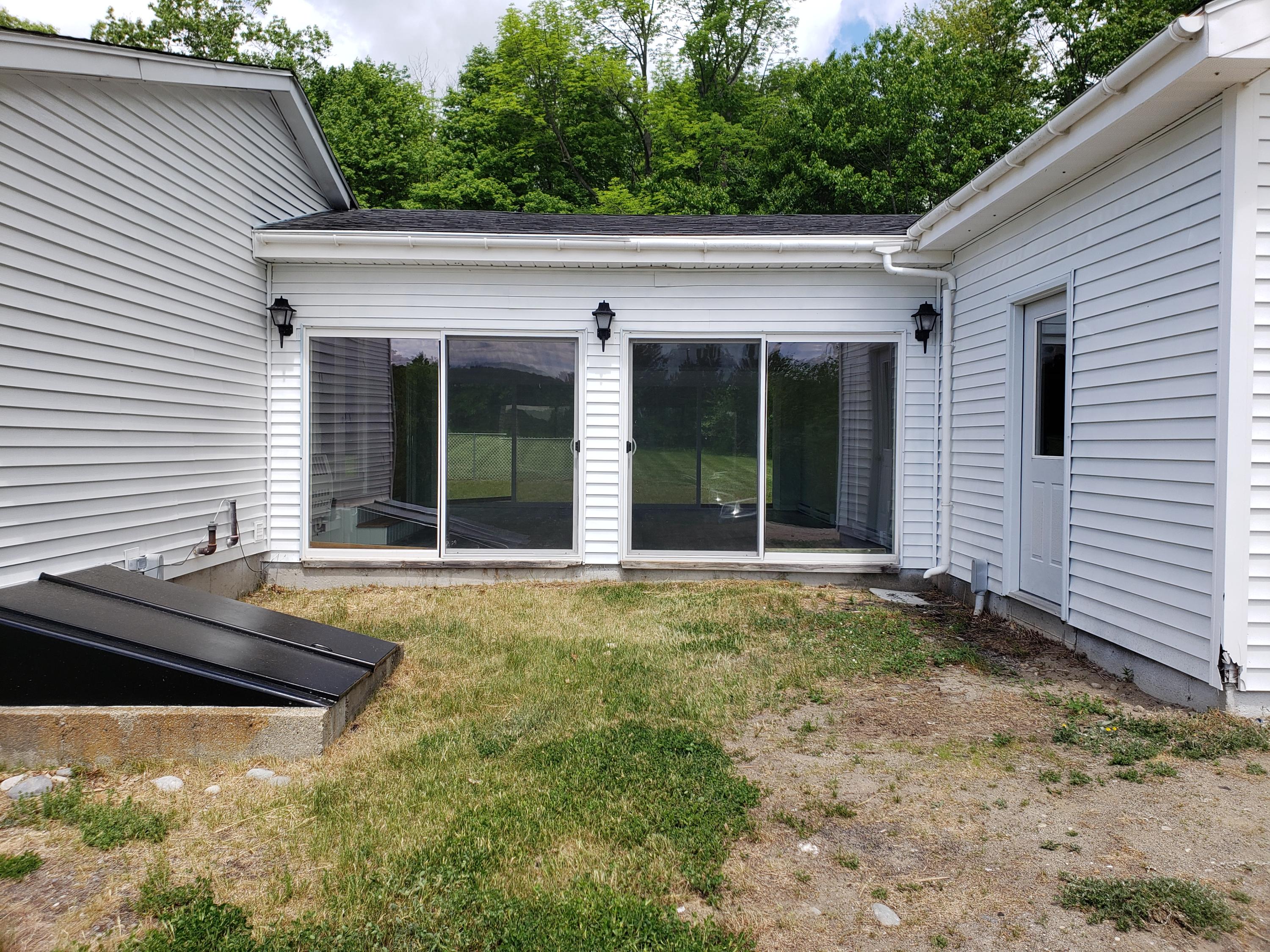 4-season/heated sunroom.