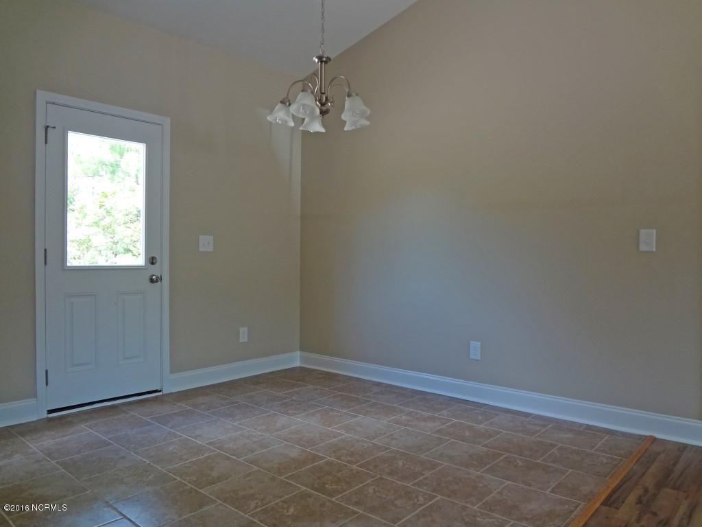 281 Folkstone Road Holly Ridge, NC 28445 - Photo 4 of 26 Dining Area