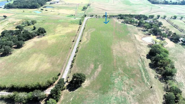 a view of a lush green field