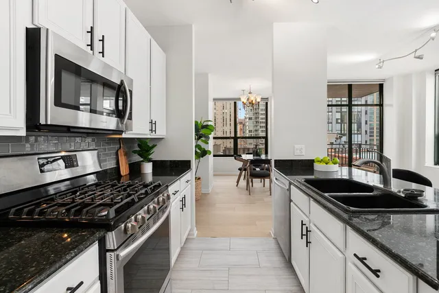 $475,000 | 400 West Ontario Street, Unit 801, Chicago, IL 60654