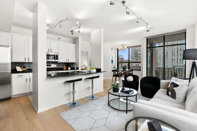 $475,000 | 400 West Ontario Street, Unit 801, Chicago, IL 60654