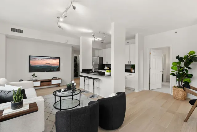 $475,000 | 400 West Ontario Street, Unit 801, Chicago, IL 60654