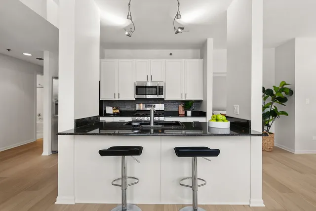 $475,000 | 400 West Ontario Street, Unit 801, Chicago, IL 60654