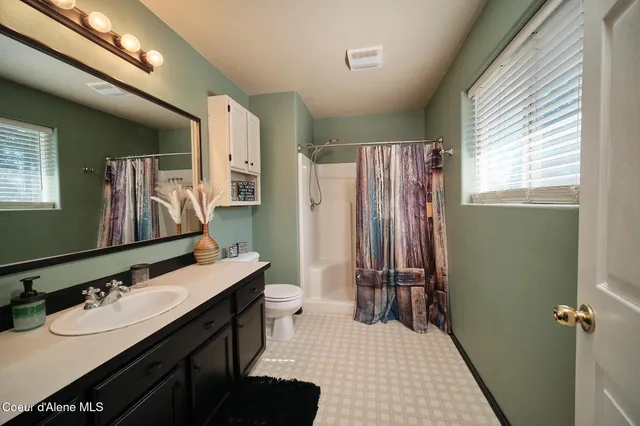 $749,000 | 34517 North Hayden Drive, Spirit Lake, ID 83869