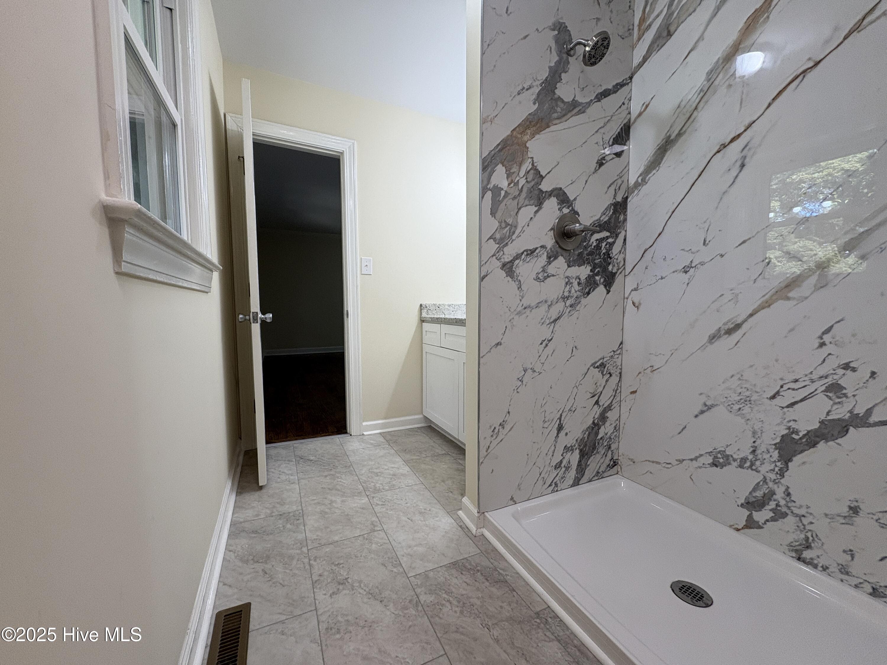 402 Lawson Road Washington, NC 27889 - Photo 16 of 30 Walk in shower
