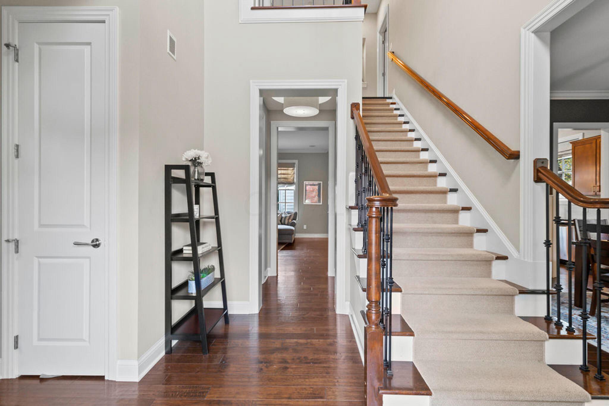 7255 Southfield Road New Albany, OH 43054 - Photo 18 of 44 Foyer