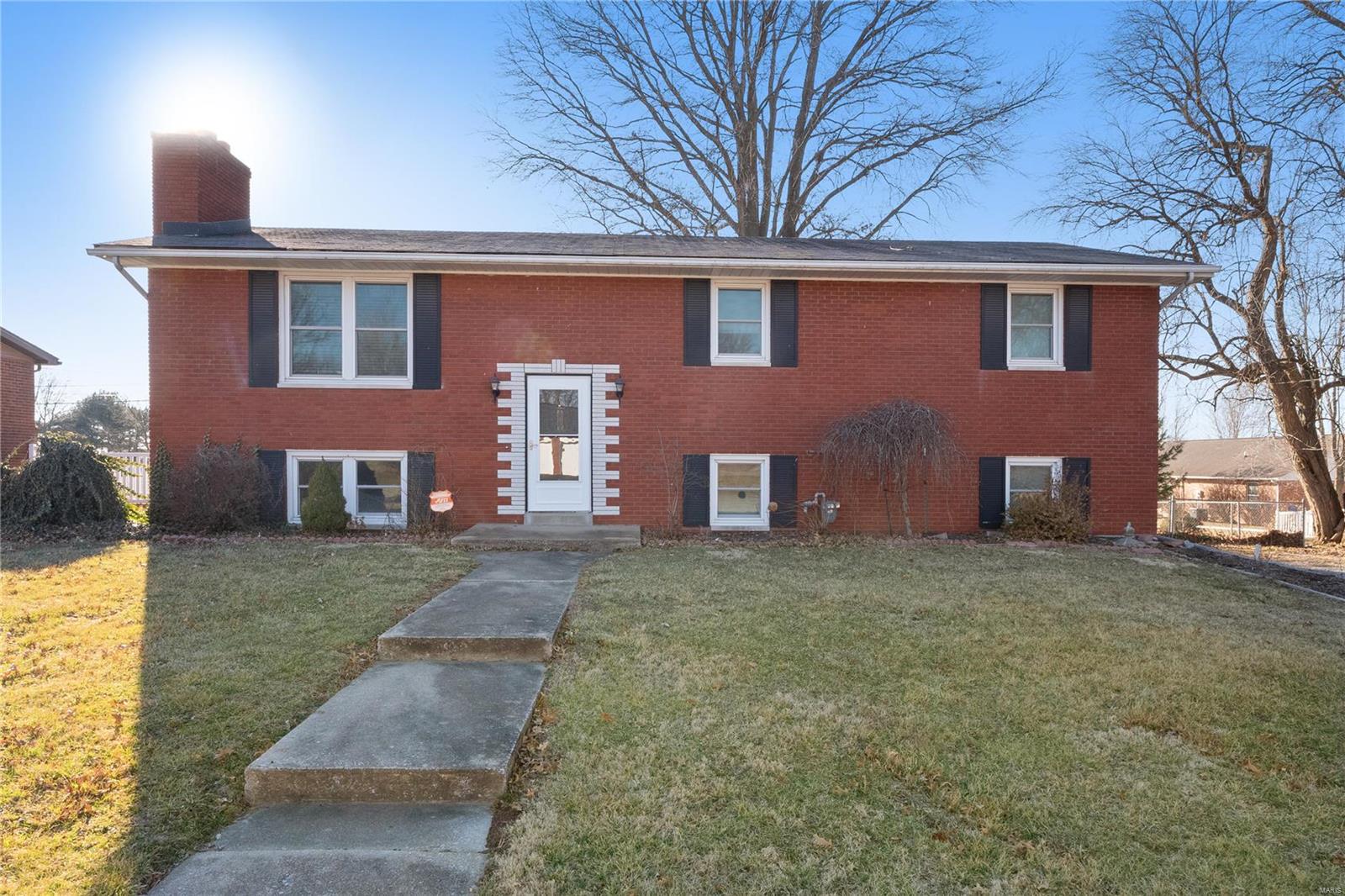 809 James Street Waterloo, IL 62298 - Photo 1 of 34 Gallery Image 1