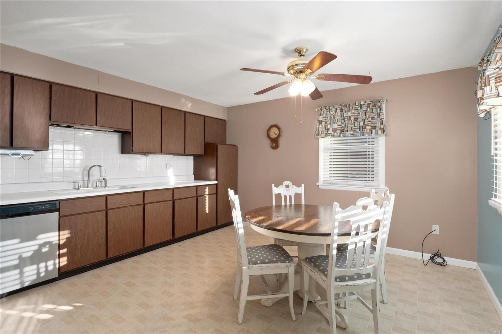 809 James Street Waterloo, IL 62298 - Photo 11 of 34 Gallery Image 11