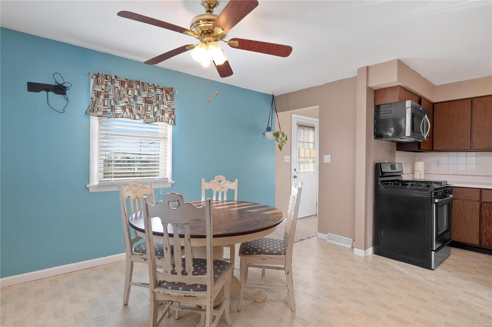 809 James Street Waterloo, IL 62298 - Photo 12 of 34 Gallery Image 12