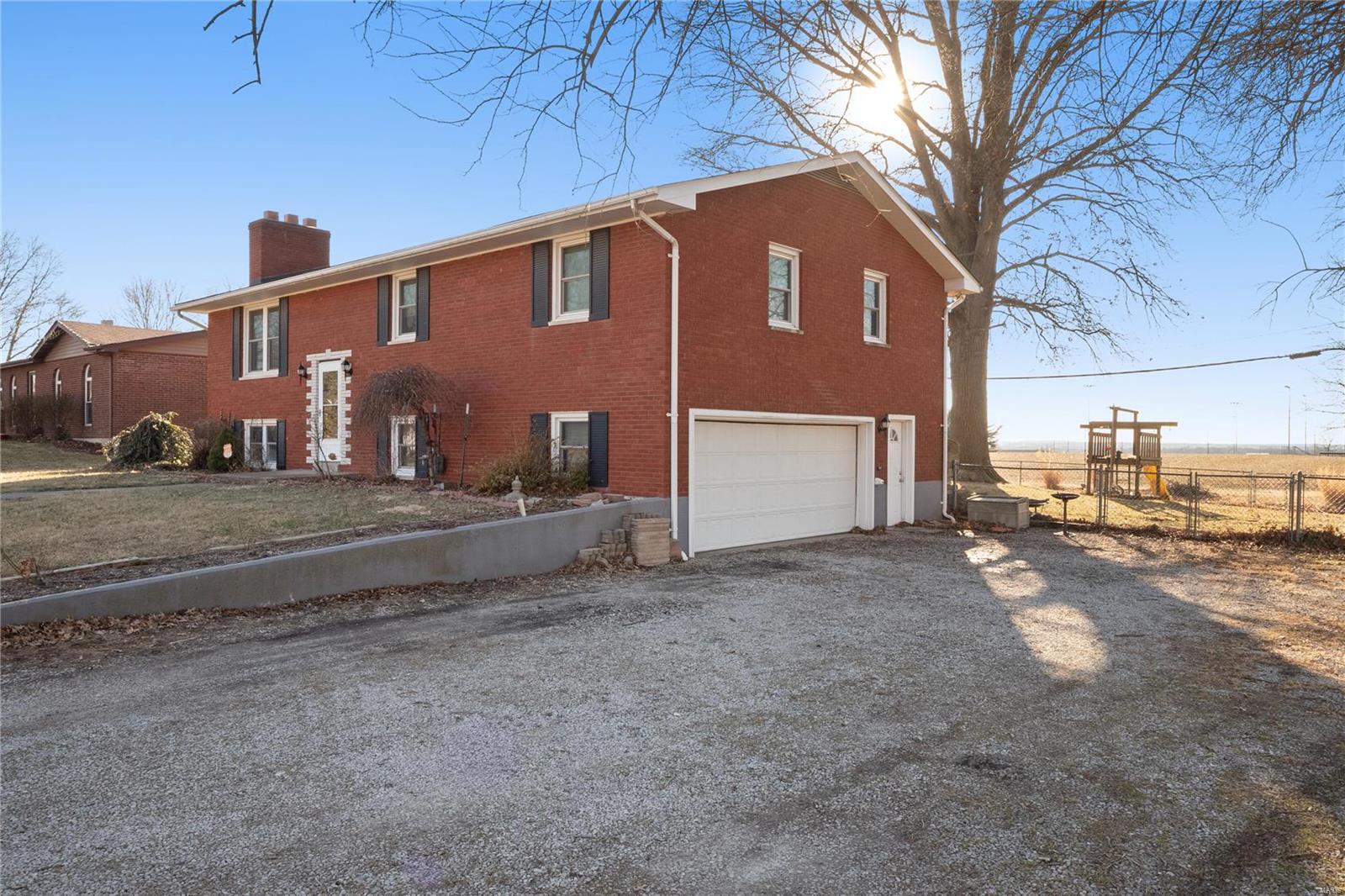 809 James Street Waterloo, IL 62298 - Photo 2 of 34 Gallery Image 2