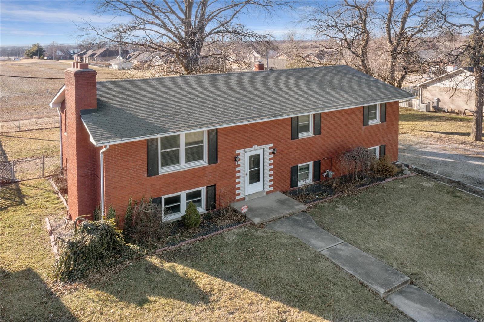 809 James Street Waterloo, IL 62298 - Photo 3 of 34 Gallery Image 3