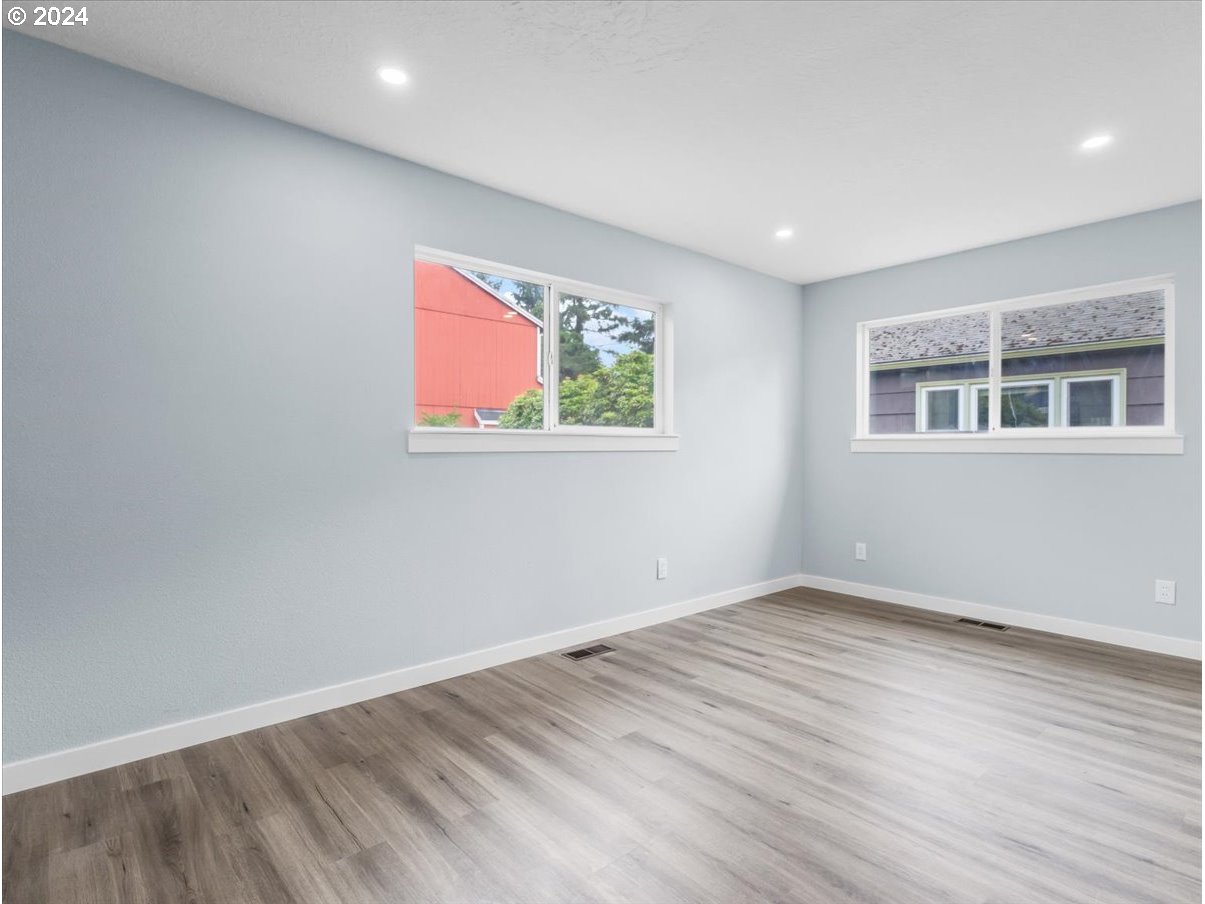 6405 Southeast Reedway Street Portland, OR 97206 - Photo 13 of 33 Gallery Image 13