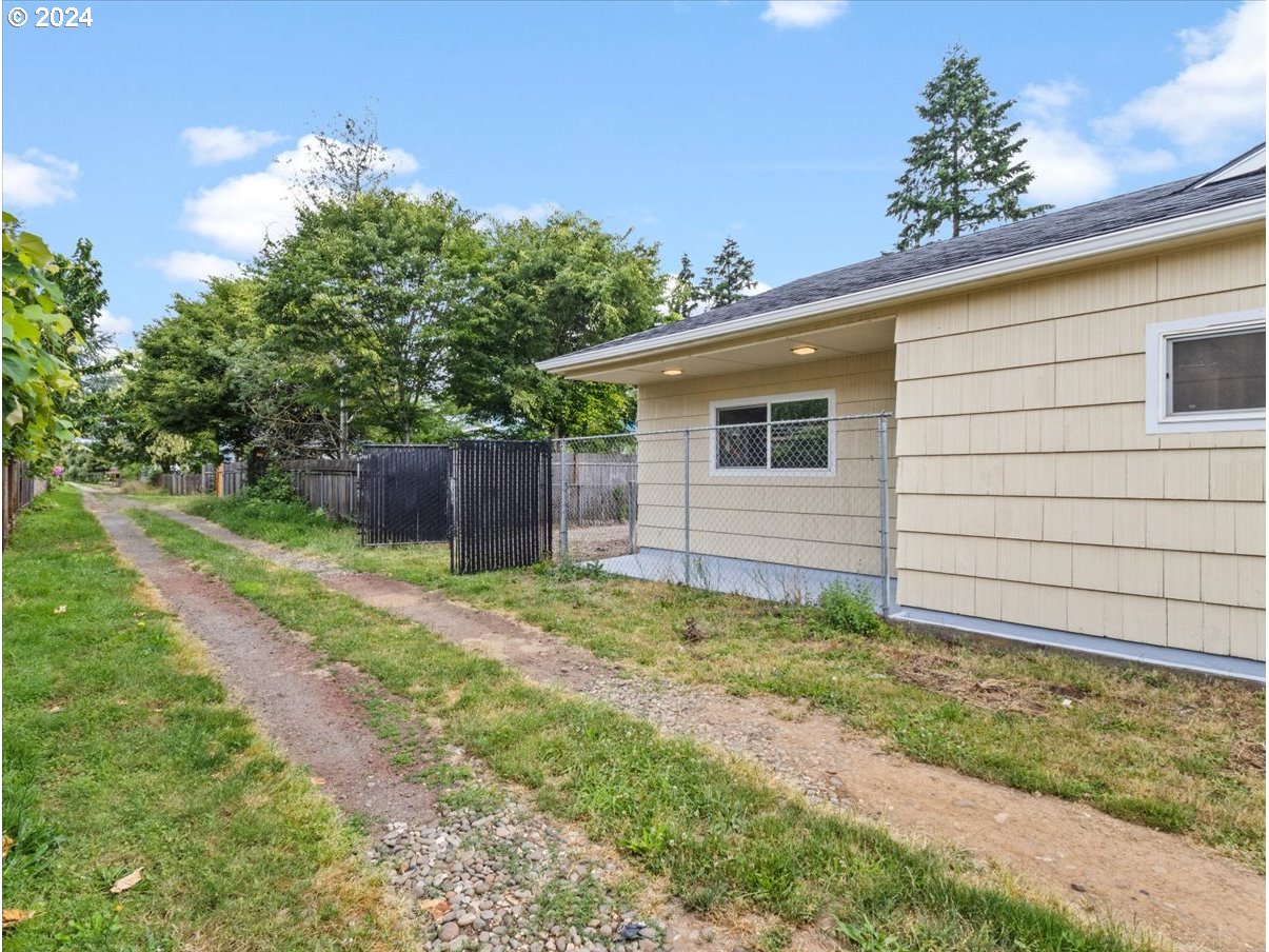 6405 Southeast Reedway Street Portland, OR 97206 - Photo 26 of 33 Gallery Image 26